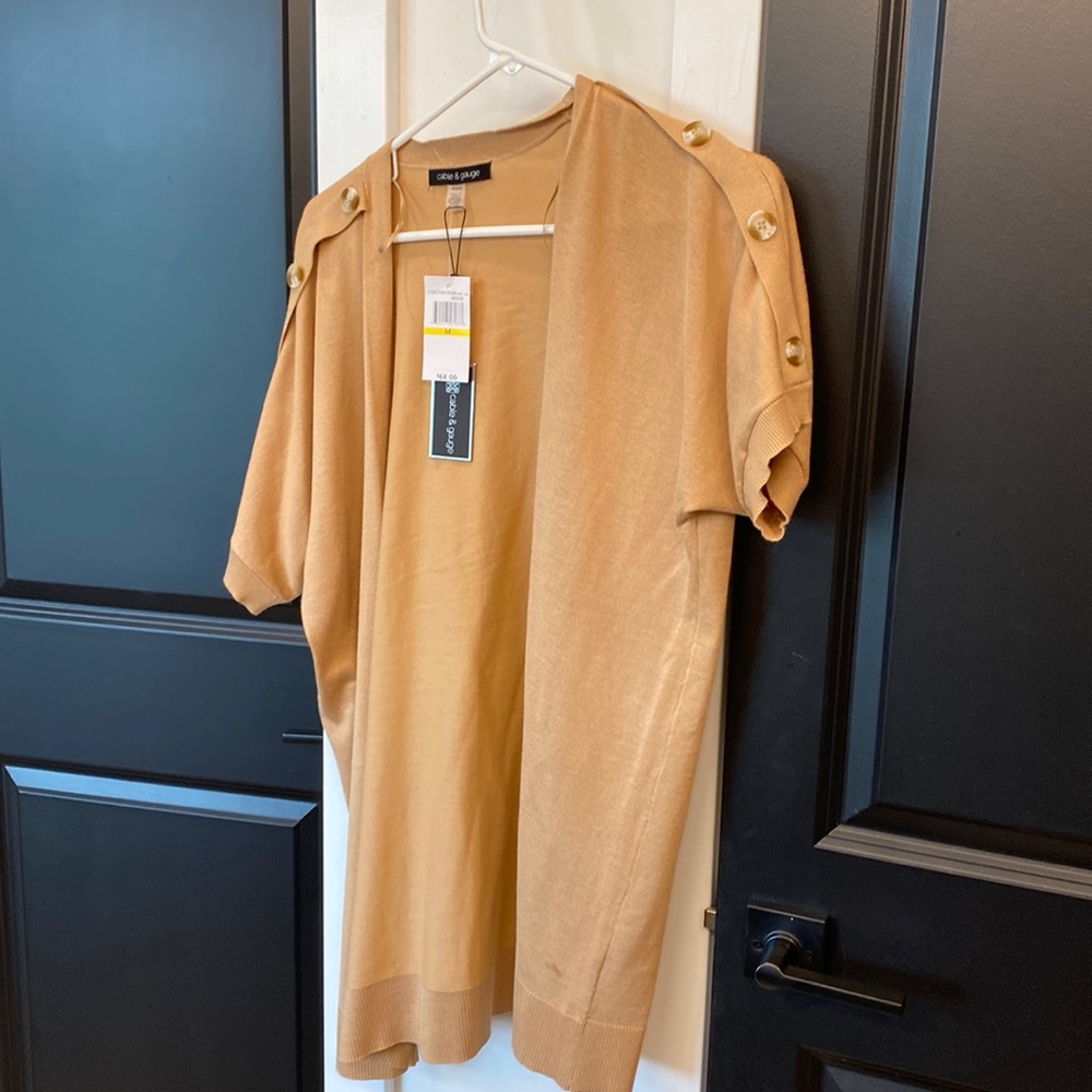 Short sleeve cardigan, NWT, smoke free home